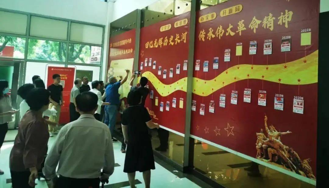 放弃美国和加拿大国籍，百亿富豪带着全部身家，坚持加入中国国籍游戏画面